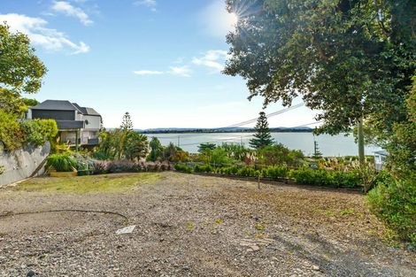 Photo of property in 4 The Brae, Mount Pleasant, Christchurch, 8081