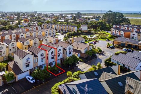 Photo of property in St Claire Village, 5/172 Mcleod Road, Te Atatu South, Auckland, 0610