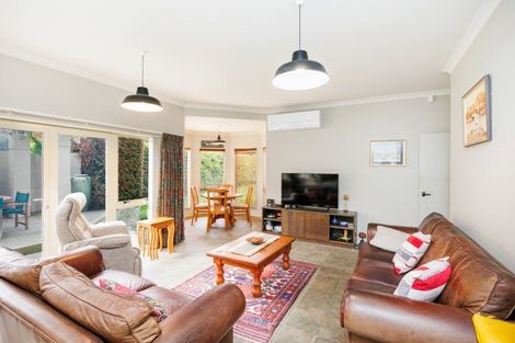 Photo of property in 11 Pastoral Lane, Hokowhitu, Palmerston North, 4410