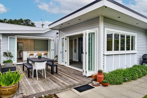 Photo of property in 292 The Parade, Island Bay, Wellington, 6023