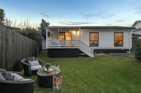 Photo of property in 2 Graham Avenue, Te Atatu Peninsula, Auckland, 0610