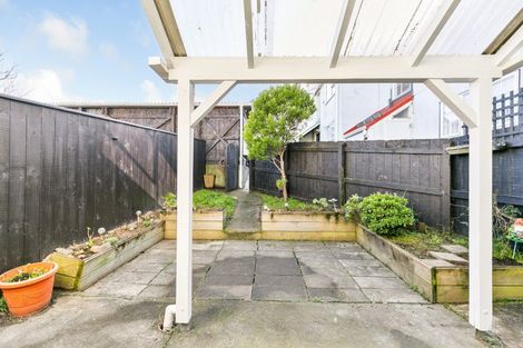 Photo of property in 118 Akaroa Drive, Maupuia, Wellington, 6022