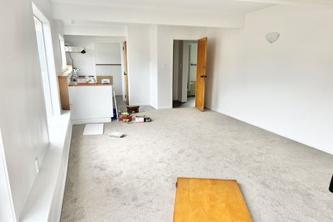 Photo of property in 35e Edmonton Road, Henderson, Auckland, 0612