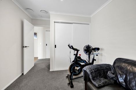 Photo of property in 1 Larlin Drive, Hawera, 4675