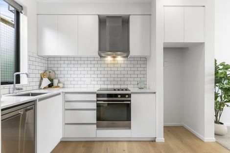 Photo of property in 62u2 Spenmoor Street, Newlands, Wellington, 6037