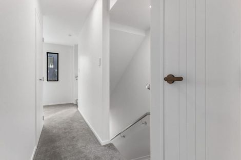 Photo of property in 1/1 Roseberry Avenue, Birkenhead, Auckland, 0626