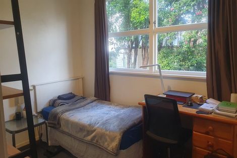 Photo of property in 20 Segedin Place, Glenfield, Auckland, 0629