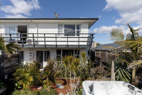 Photo of property in 22 Karewa Parade, Papamoa Beach, Papamoa, 3118
