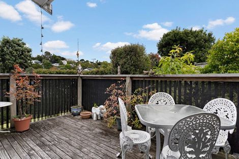 Photo of property in 6 Tetrarch Place, Totara Vale, Auckland, 0629