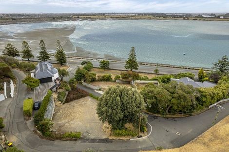 Photo of property in 4 The Brae, Mount Pleasant, Christchurch, 8081