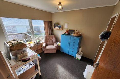 Photo of property in 2/10 Ayton Drive, Totara Vale, Auckland, 0629