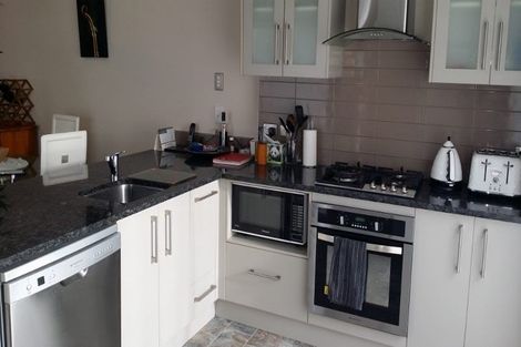 Photo of property in 13 Bridge Avenue, Te Atatu South, Auckland, 0610