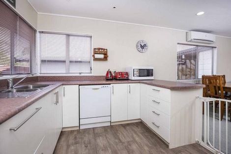 Photo of property in 79 Colwill Road, Massey, Auckland, 0614