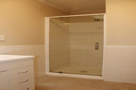 Photo of property in 19 Verdale Circle, Glen Eden, Auckland, 0602