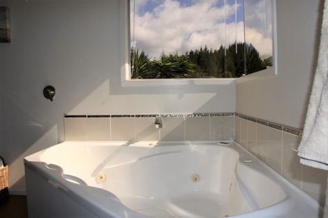 Photo of property in 9 Ohuka Place, Whitianga, 3510