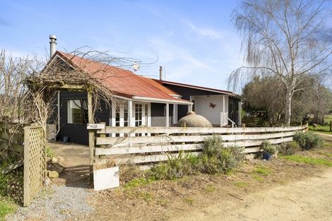 Photo of property in 103 Waikawa Beach Road, Manakau, Levin, 5573