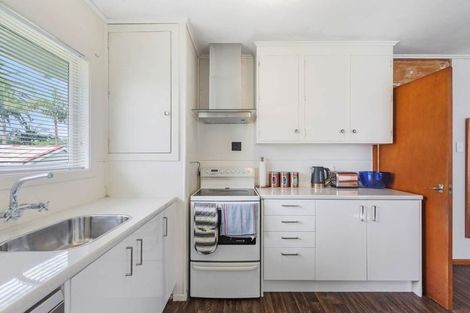 Photo of property in 19 Vodanovich Road, Te Atatu South, Auckland, 0610