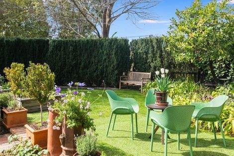 Photo of property in 42 Holly Road, St Albans, Christchurch, 8014