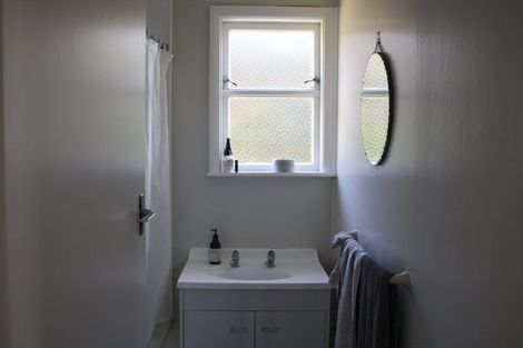 Photo of property in 2 Paparangi Crescent, Paparangi, Wellington, 6037