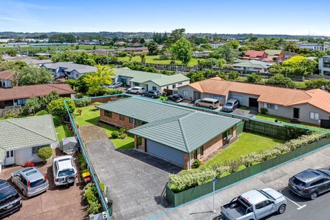 Photo of property in 19 Sturges Road, Henderson, Auckland, 0612