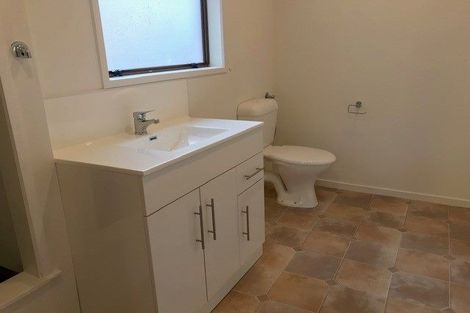 Photo of property in 12 Prince Regent Drive, Half Moon Bay, Auckland, 2012