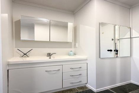 Photo of property in 2/3 Aorangi Place, Birkenhead, Auckland, 0626