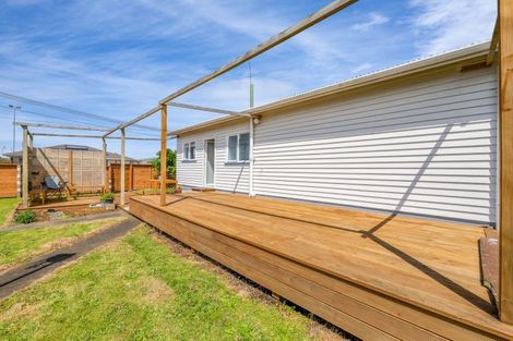 Photo of property in 2 Bone Crescent, Hawera, 4610