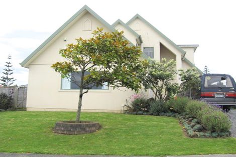 Photo of property in 13 Norwalk Crescent, Mangere, Auckland, 2022