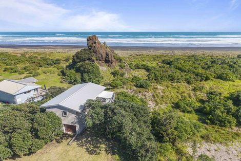 Photo of property in 36 North Piha Road, Piha, 0772