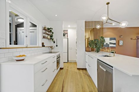 Photo of property in 10 Taioma Crescent, Te Atatu Peninsula, Auckland, 0610