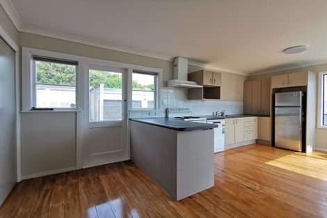 Photo of property in 96 Glanmire Road, Newlands, Wellington, 6037