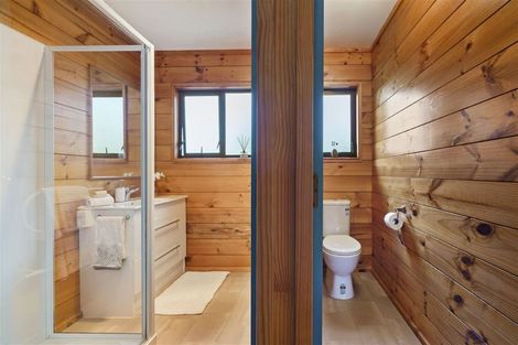 Photo of property in 2/11 Sunhaven Avenue, Glenfield, Auckland, 0629