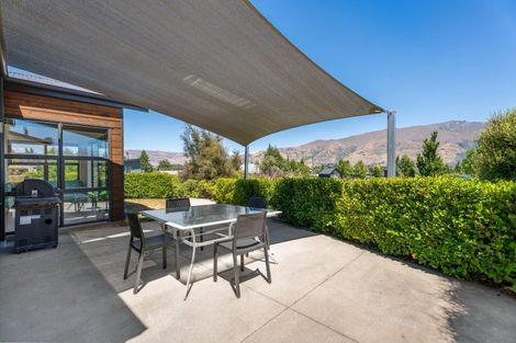 Photo of property in 15 Matipo Street, Wanaka, 9305