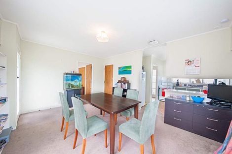 Photo of property in 42 Cheval Drive, Totara Vale, Auckland, 0629