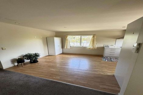 Photo of property in 50a Miles Crescent, Newlands, Wellington, 6037