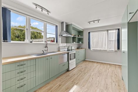 Photo of property in 30 Milne Street, Hunterville, 4730