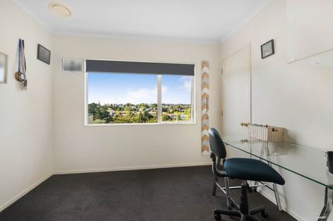 Photo of property in 1/8 Mcquoid Place, Glenfield, Auckland, 0629