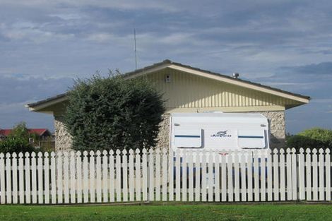 Photo of property in 12 Fitzwater Place, Henderson, Auckland, 0612