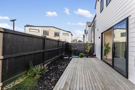 Photo of property in 136 Vintry Drive, Kumeu, 0810