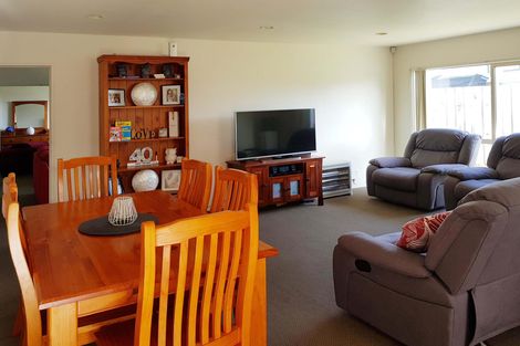 Photo of property in 42 Keri Vista Rise, Papakura, 2110