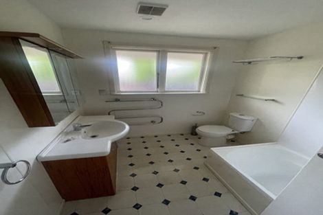 Photo of property in 2 Ilfracombe Place, Burnside, Christchurch, 8053