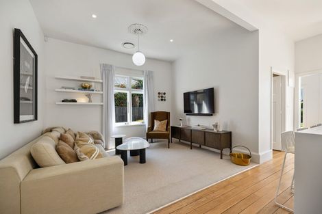 Photo of property in 5 Aikmans Road, Merivale, Christchurch, 8014