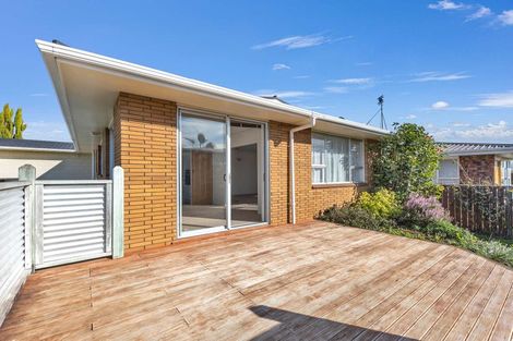 Photo of property in 39 Nevada Drive, Merrilands, New Plymouth, 4312