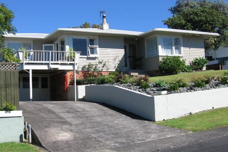 Photo of property in 5 Cron Avenue, Te Atatu South, Auckland, 0610