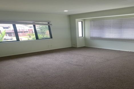 Photo of property in 1 Kittiwake Drive, Schnapper Rock, Auckland, 0632