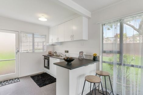 Photo of property in 1/38 Edmonton Road, Henderson, Auckland, 0612