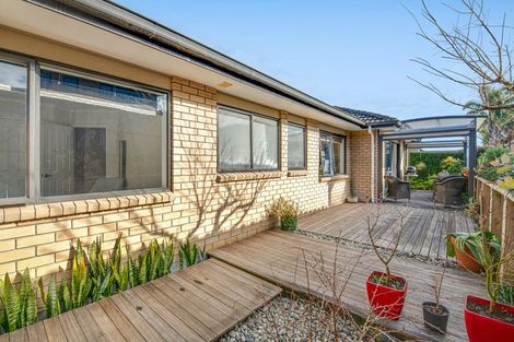 Photo of property in 16 Seamount Drive, Red Beach, 0932