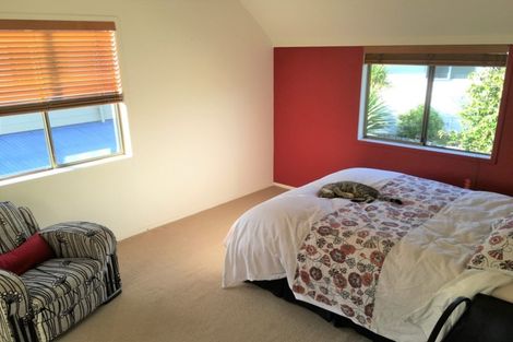 Photo of property in 2/22 Tree View Avenue, Glenfield, Auckland, 0629