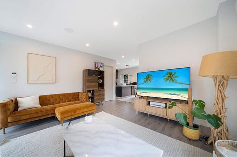 Photo of property in 8/105 Hobsonville Road, West Harbour, Auckland, 0618