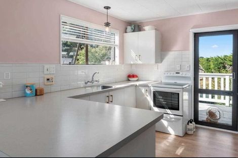 Photo of property in 27 Hemara Street, Waikanae Beach, Waikanae, 5036